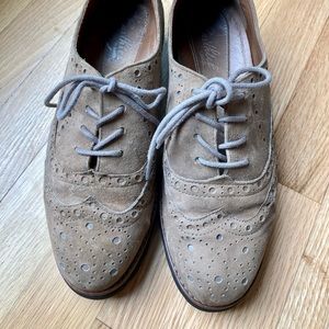 Earthies by Earth Santana Taupe Wingtip Oxfords 7.5